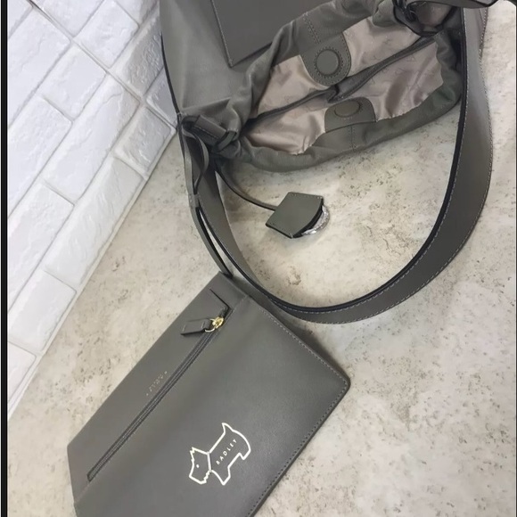 Radley of London leather shoulder bag with matching wallet - Picture 14 of 15